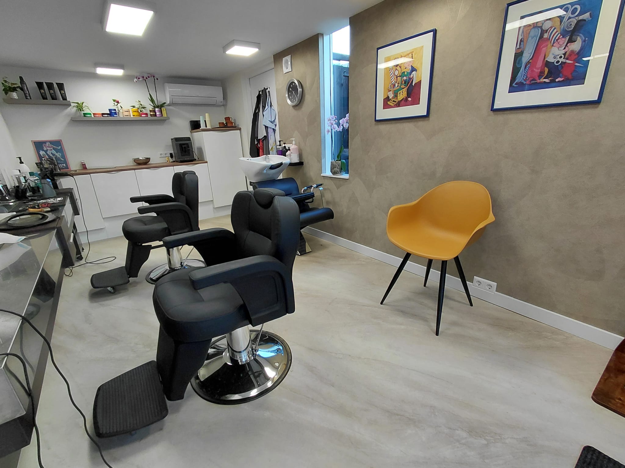 Kappersstoelen in de nieuwe salon